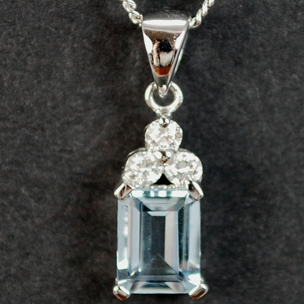 18ct White Gold Aquamarine and Diamond Drop Pendant