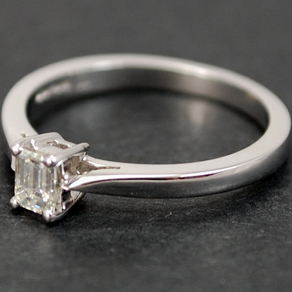 18ct White Gold Emerald Cut 0.25 Carat Diamond Ring