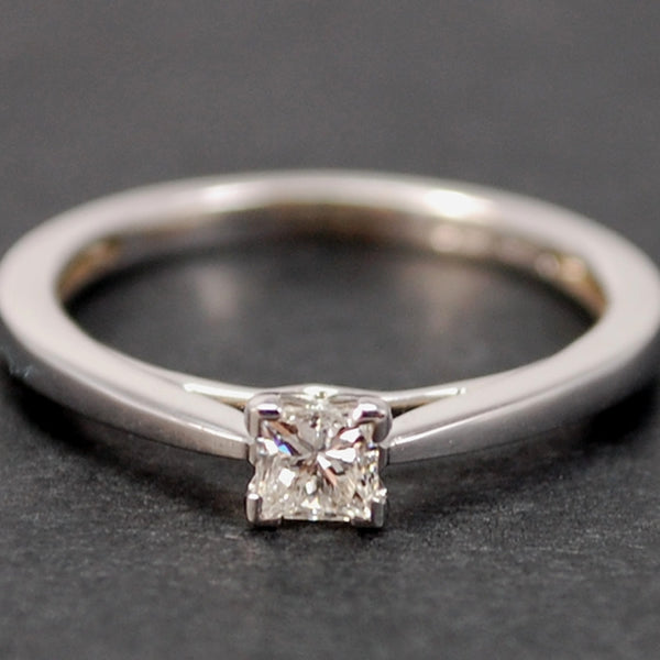 18ct White Gold Princess Cut 0.25 Carat Diamond Ring
