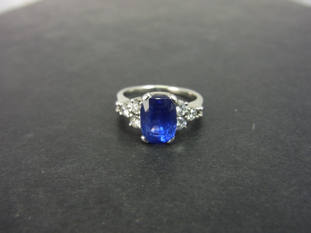 Art Deco Natural 4.03ct Sapphire and Diamonds set in Platinum band